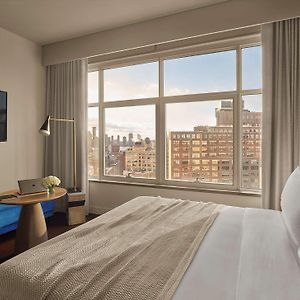 Deluxe King Room City View